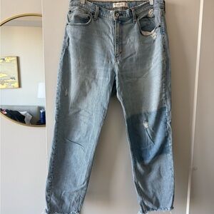 Abercrombie & Fitch Mom High rise Distressed Jeans